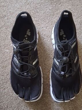 Fila Skele-Toes Voltage EZ Slide Shoes Black/White – Size 9.5 men